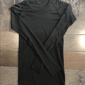 Lulu lemon swiftly tech long sleeve